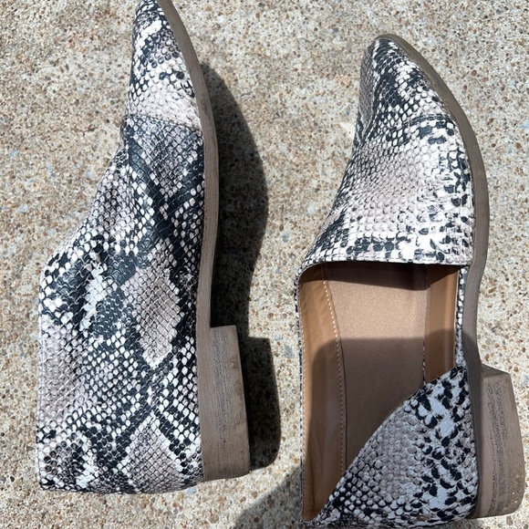 Women’s snake print flat - Picture 2 of 2